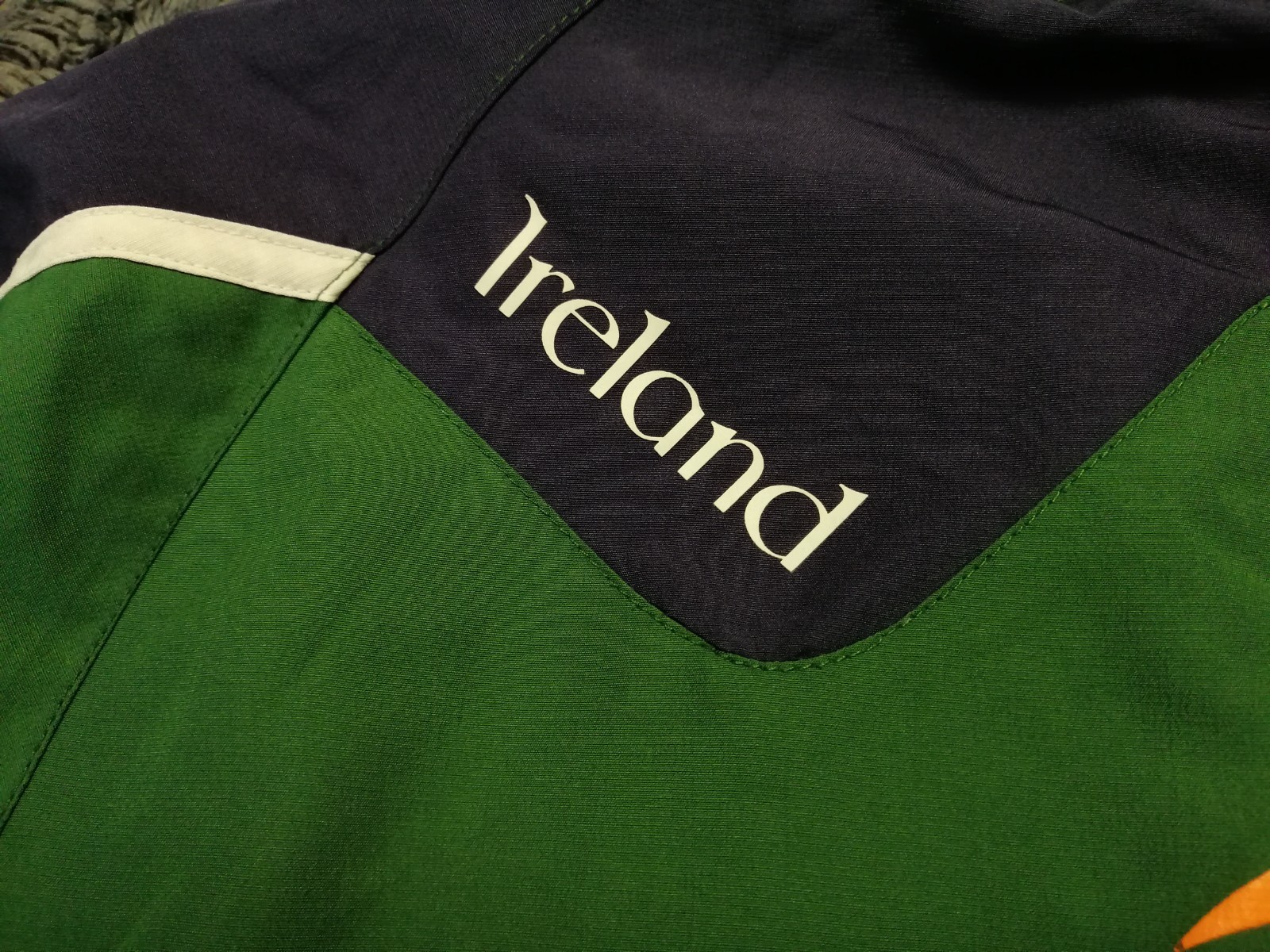 Republic of Ireland training zip jacket Umbro size S image 9