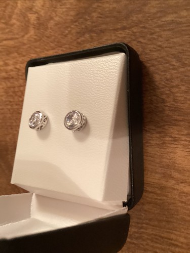 Womans Cubic Zirconium Stud Round Silver Tone Earrings NEW - Picture 6 of 6