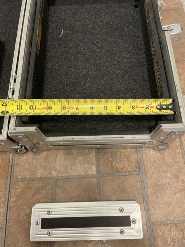Odyssey Black/Chrome 10" DJ Mixer Case - Bild 4 von 8