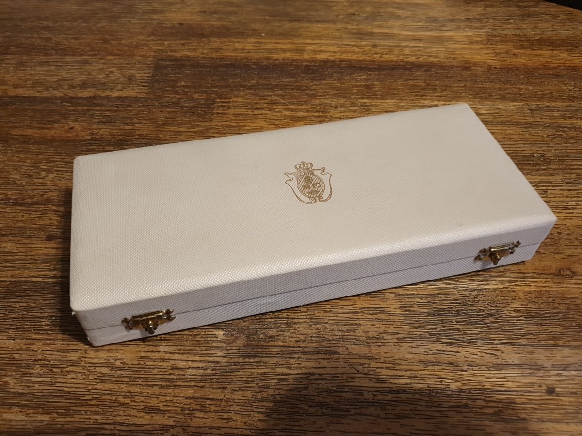 Coffret Cadeau De Naissance Christofle - Ensemble De 2 Couverts En Métal Argenté, Gravé, Art Nouveau