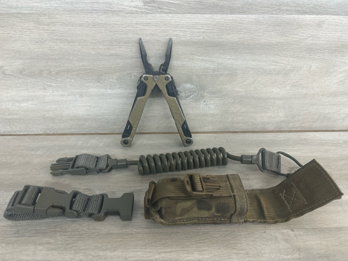 Herramienta multiherramienta Leatherman One Hand Tool (OHT), bronceado coyote (PO1022281)