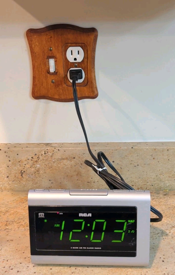 RCA Digital 2 Band AM/FM Alarm Clock/Radio/AUX Model # RP Gr