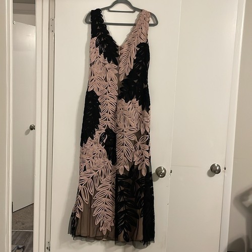 JS Collection Leaf Embroidered long Gown 8 EUC - 第 1/4 張圖片