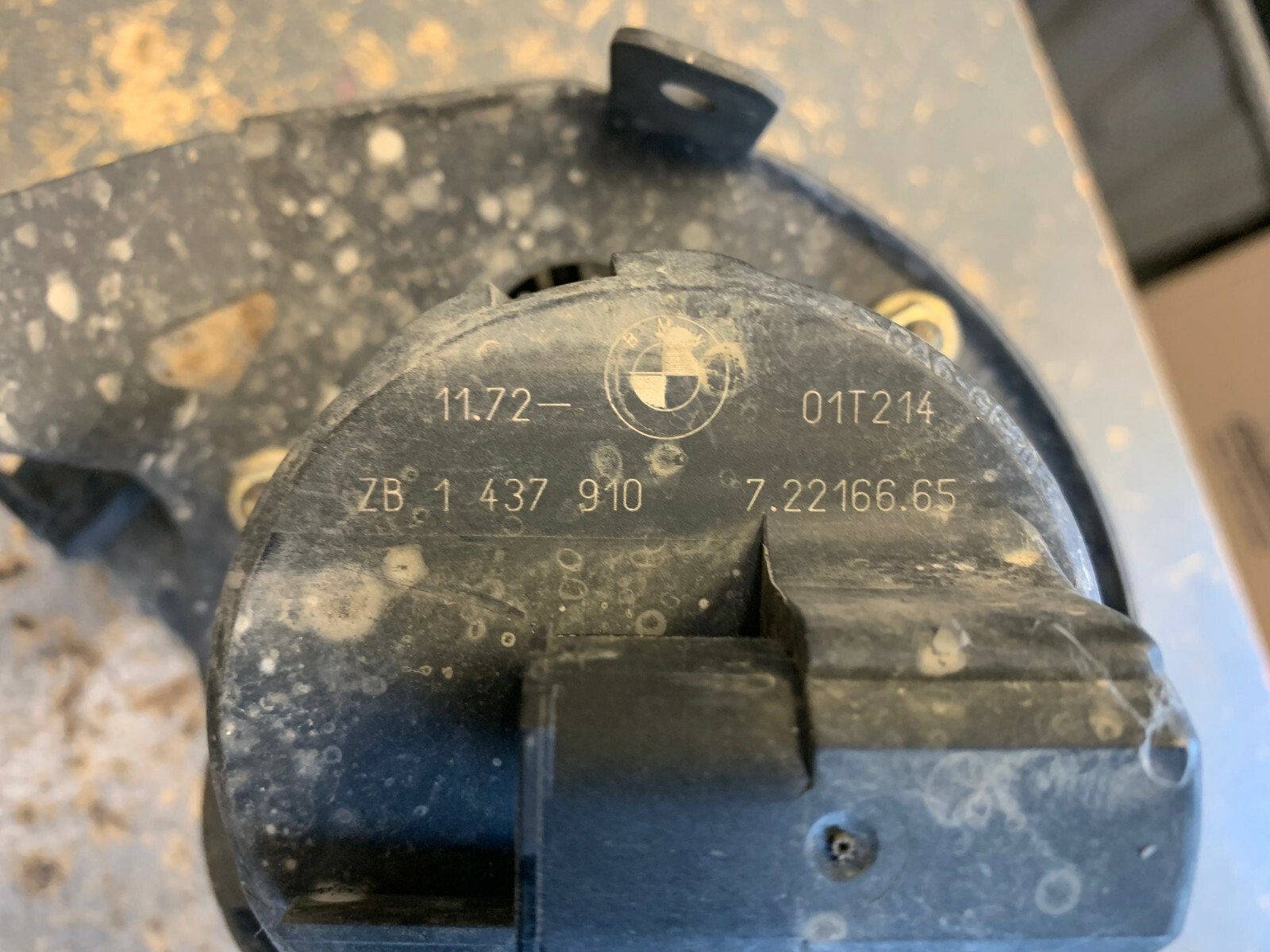 0003 BMW x5 E53 smog air injection pump with mount bracket 11721437