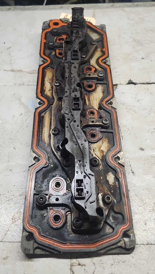 2007-2017 年 YUKON ESCALADE AVALANCHE TAHOE SIERRA 发动机 CYLINDER VALLEY 保护套 原始设备制造商 — 第 2/4 张图片