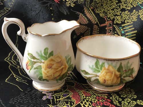 Royal Albert bone China sugar and creamer Tea Rose England Vintage EUC - Imagen 2 de 4