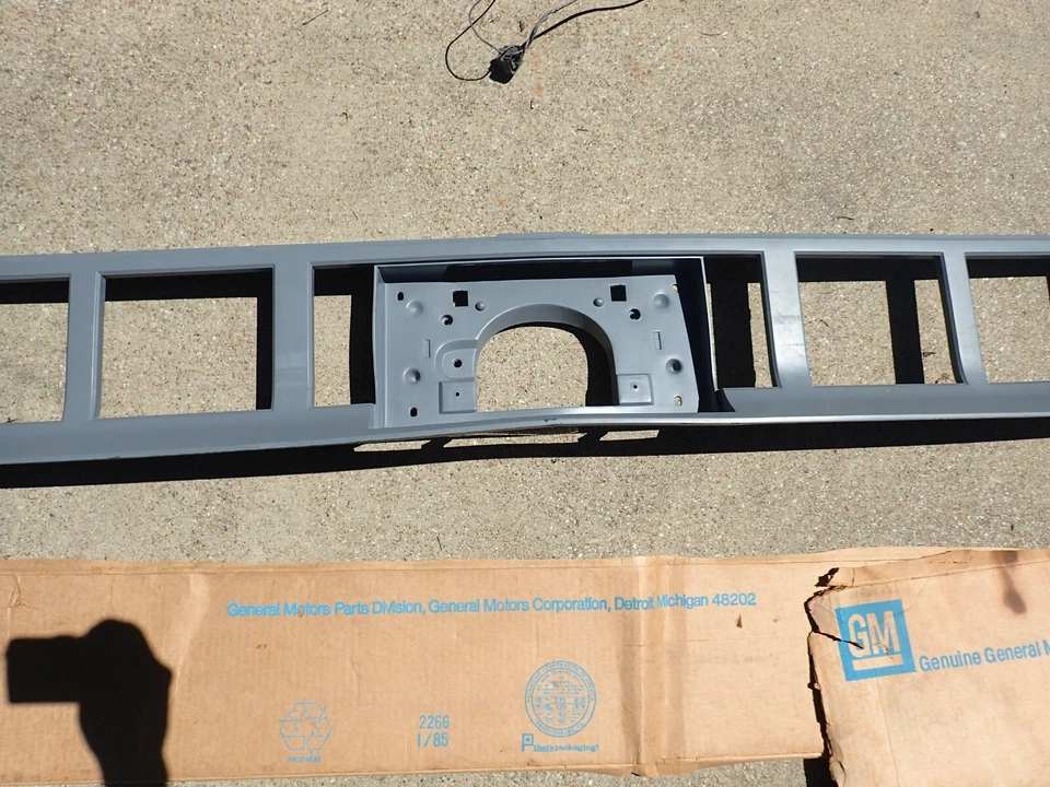 Panel trasero Chevy Caprice 1980-85, ¡nuevo en stock! 20237210 panel acabado Foto 3 de 4