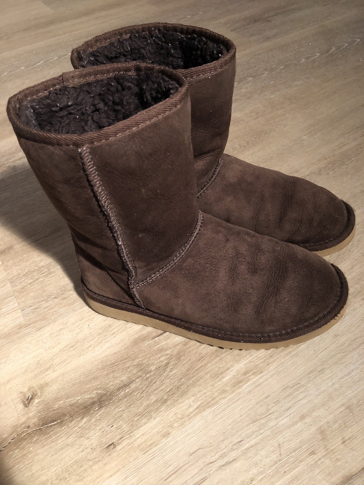 UGG Womens Winter Boots Chocolate Suede Sheepskin Size 6W