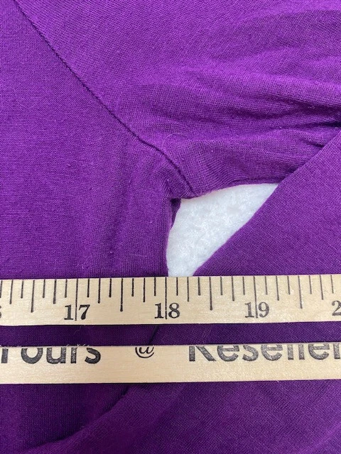 Top para mujer Victor Alfaro púrpura liso cuello alto fruncido mangas largas talla mediana Foto 4 de 4