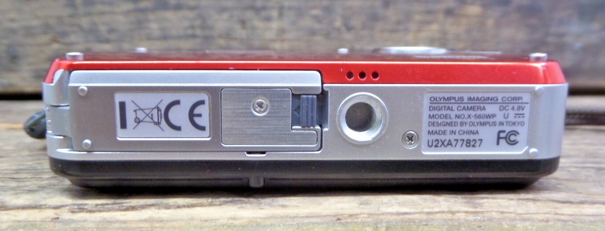OLYMPUS Waterproof Digital Camera Red X-560WP & xD Picture Memory