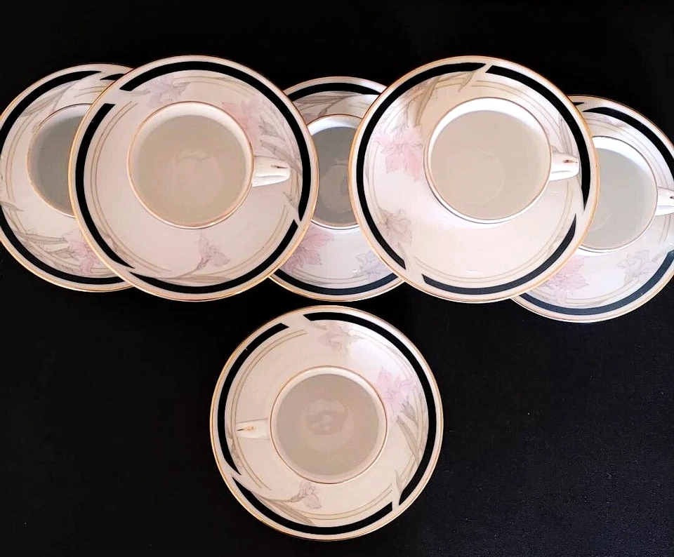 Juego de espresso para 6 Realty blanco y negro con orquídeas rosadas y lavanda adornos dorados Foto 3 de 4