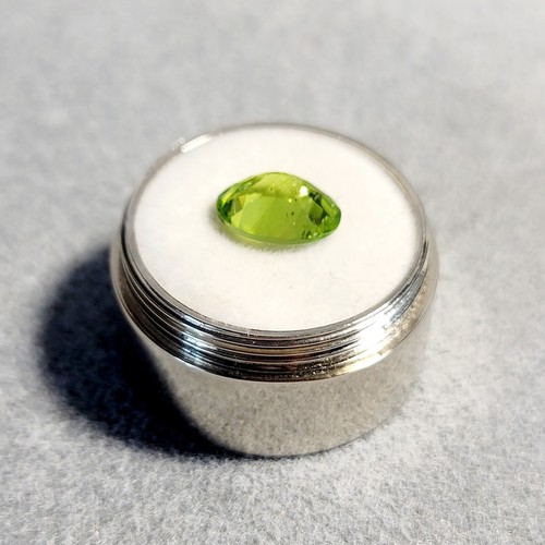 Natural Handcut Apple Green PERIDOT Faceted Oval Gem; 3.175ct; 11x7mm; Arizona - Picture 9 of 9