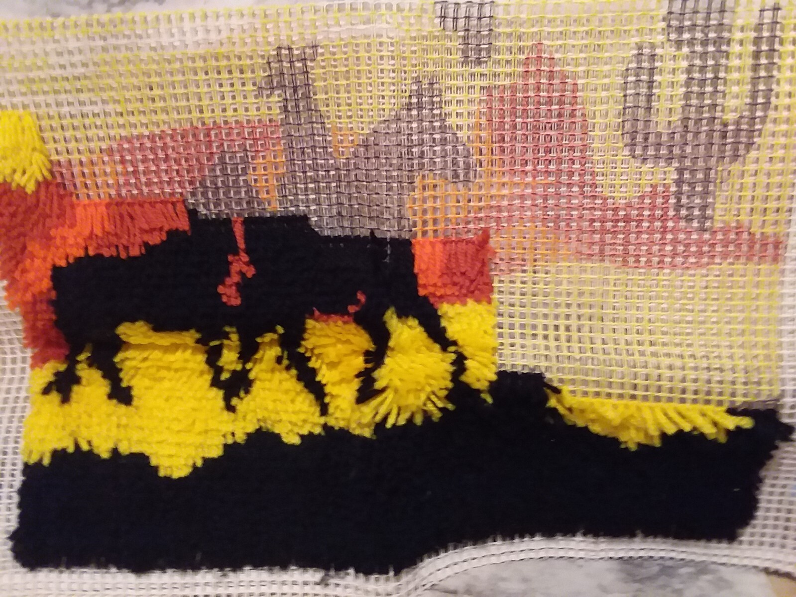 Malina Latch Hook Rug Wall Hanging Kit - WESTERN - Cowboy & Horses 20" x 27"