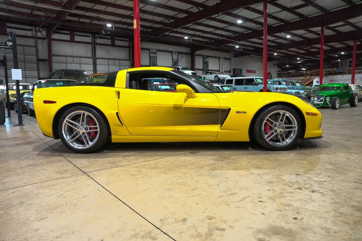 2007 Velocity Yellow Chevrolet Corvette   | C6 Corvette Photo 10