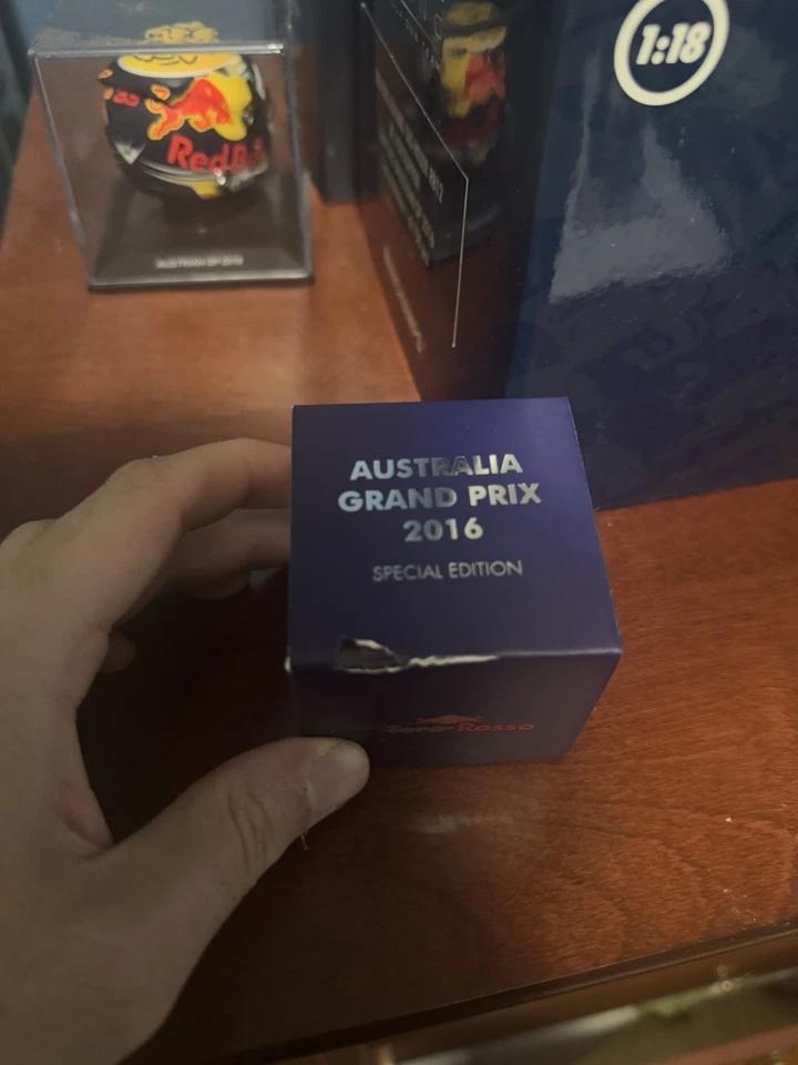 Casco Max Verstappen edición especial Toro Rosso 1/8 Spark Australia 2016 Foto 4 de 4