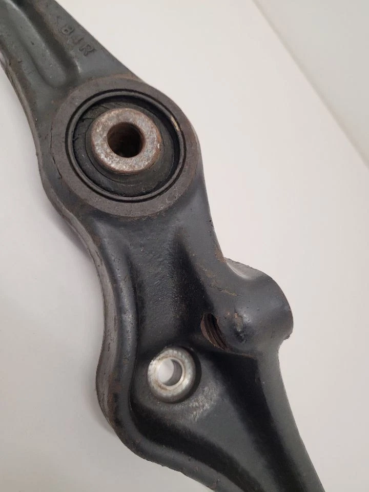 1999-2003 ACURA TL Passenger Right Lower Control Arm Front RH 51355S84A00 - Imagem 3 de 4