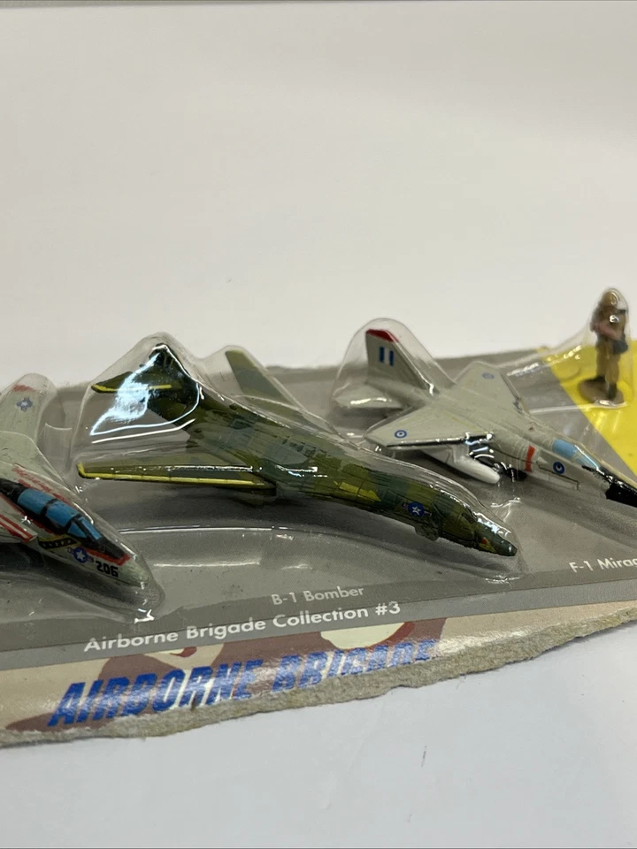 Micro Machines 7000 Military Collection - Airborne Brigade #3 - Limited Edition - Image 3 of 4