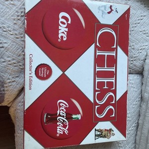 EUC Coke Cola 2002’ Collectors Edition CHESS SET Game COKE vs COKE COLA