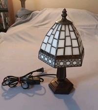 Small Desk Table Lamp with Stained Glass Shade