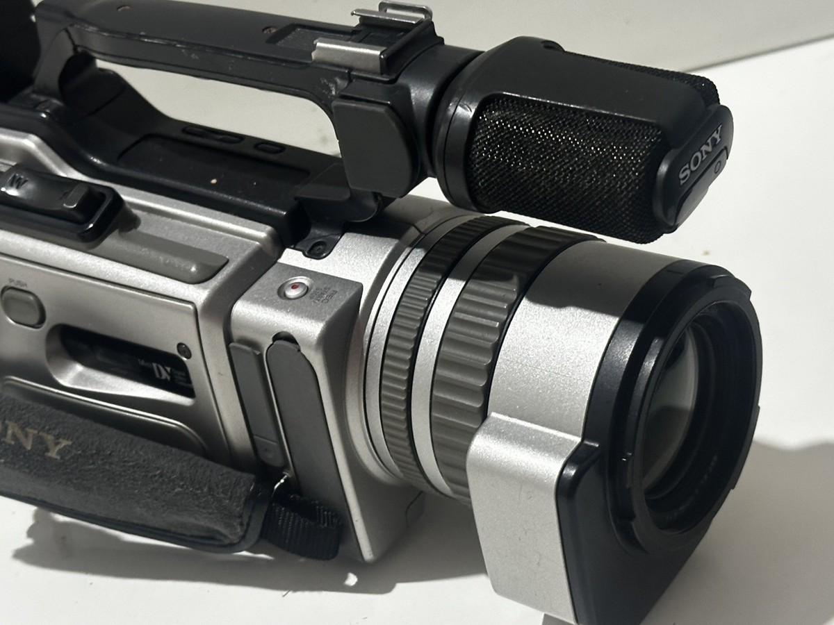 Sony DCR-VX2000 MiniDV Camcorder - 