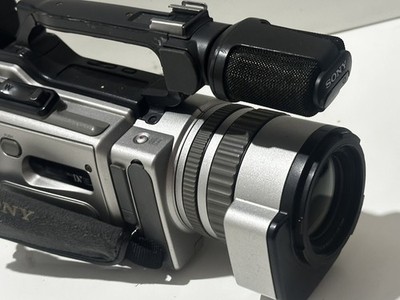 Sony DCR-VX2000 MiniDV Camcorder - 