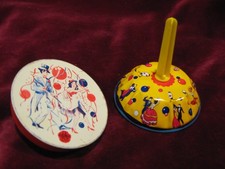 Vintage Pair of 2 US Metal Mfg Co NY New Year's Tin Noise Makers VGd!