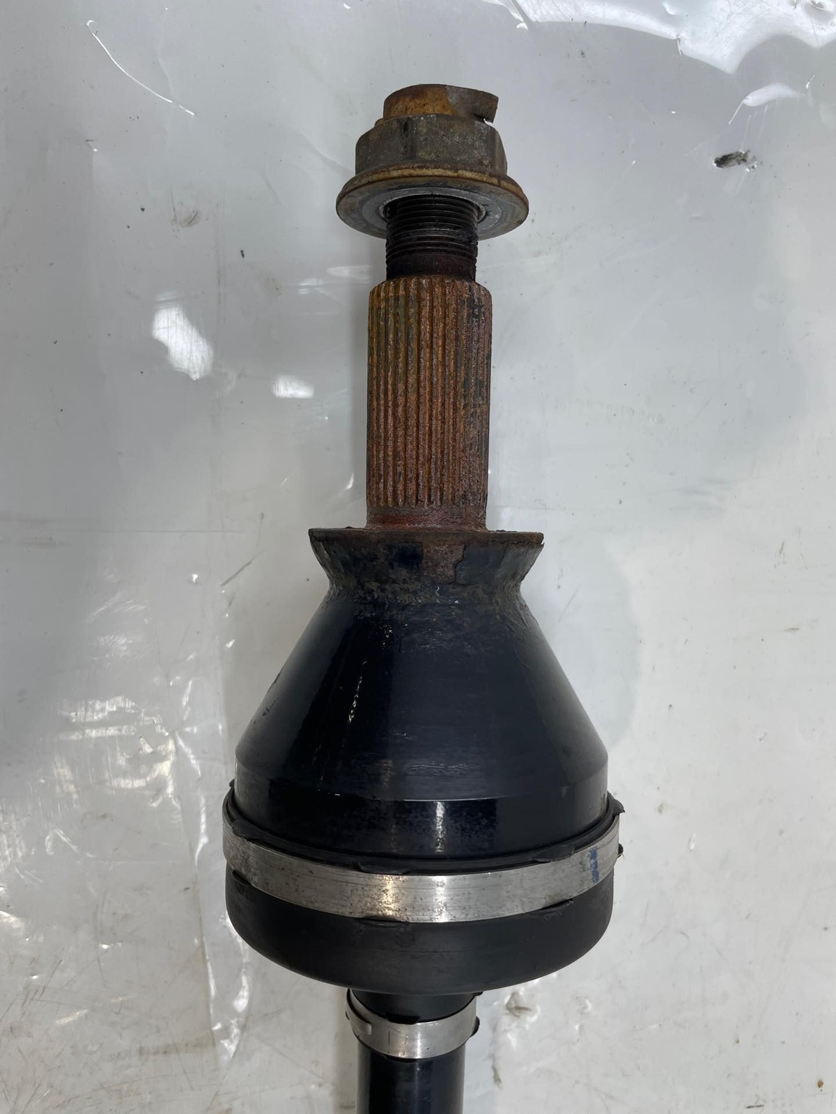 2014 Maserati Quattroporte S RH Passenger Rear CV Axle With Axle Nut 06700054530