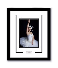 Black Swan Natalie Portman Autographed Signed 16x20 Framed Photo ACOA