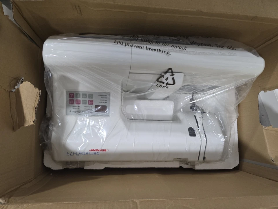 Máquina de bordar Bernina Bernette modelo H79 Foto 4 de 4