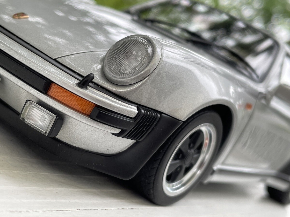 1:18 AUTOart Porsche Turbo 3.0 930 1974 #77971 silber by 1:18 AUTOart Porsche Turbo 3.0 930 1974 #77971 silber by