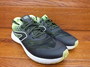 yellow running trainers