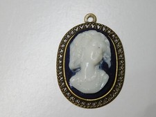 ältere Gemme Kamee Porträt Ketten-Anhänger Antikschmuck Schmuck dunkelblau