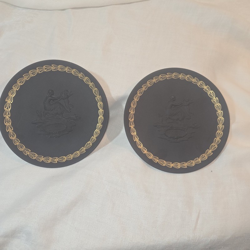2 Wedgwood Black Basalt Mother Plates Gold Laurel Border 1971 England w Boxes