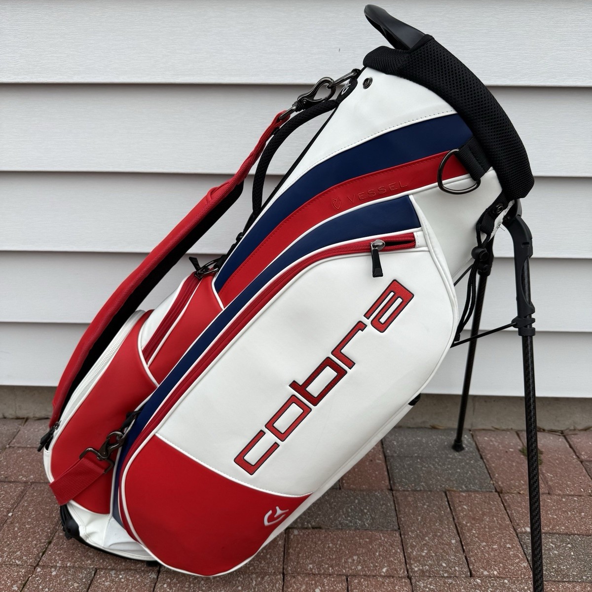 VESSEL Cobra Rickie Fowler キャディバッグ Cobra Vessel Caddy Stand Bag Rickie Fowler US Open Red White Blue