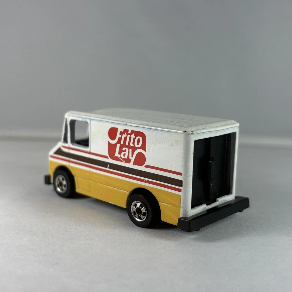 DAMAGED Hot Wheels White Combat Medic Delivery Truck Frito Lay 1984 Blackwall - Image 4 of 4