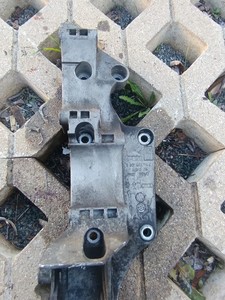 Konsole Aggregateträger 045903143C für Lichtmaschine Klimakompressor