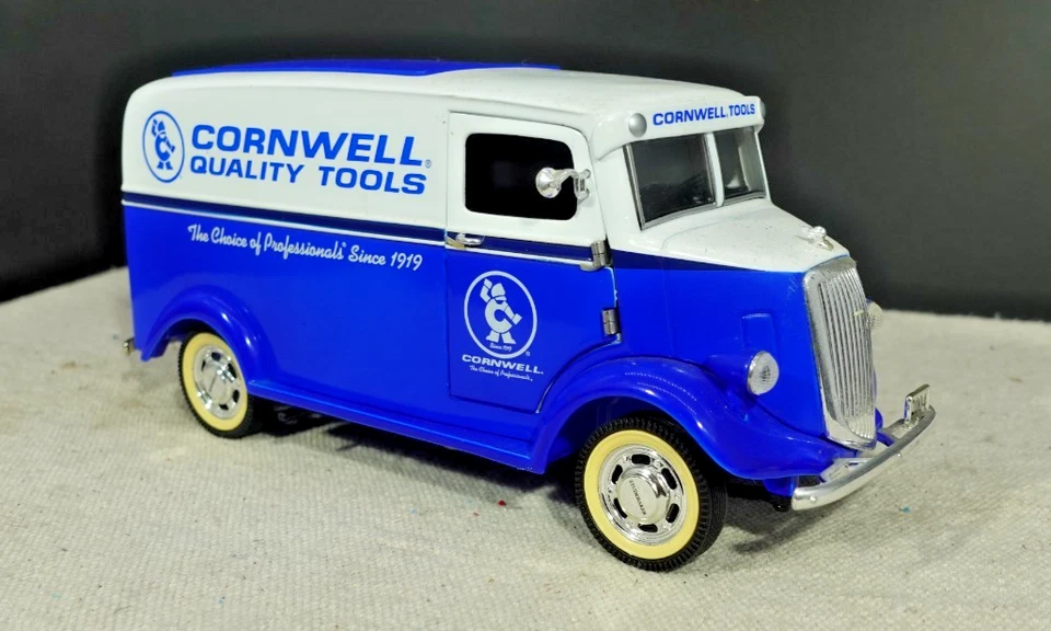 Liberty Classics 1938 Studebaker Bank W/Key 1/24 - Image 2 of 4