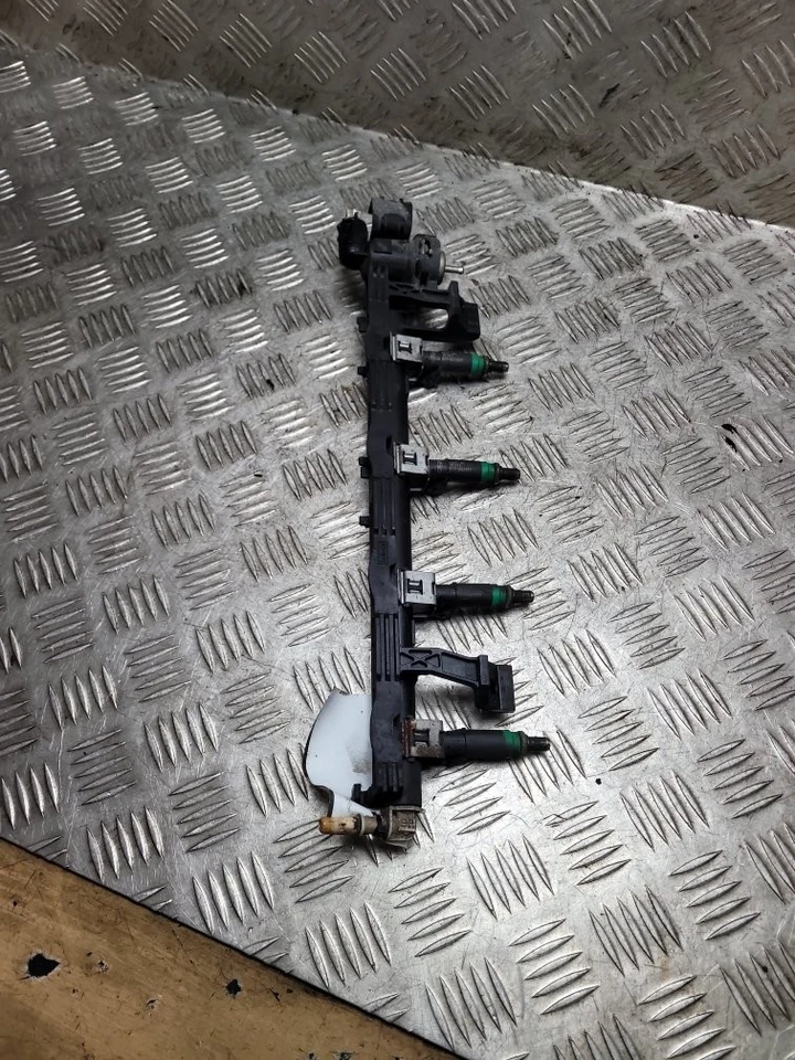 FORD FIESTA MK6 1.2 PETROL FUJA FUEL INJECTOR RAIL AND INJECTORS 5S6G-9H487-AA - Image 4 of 4