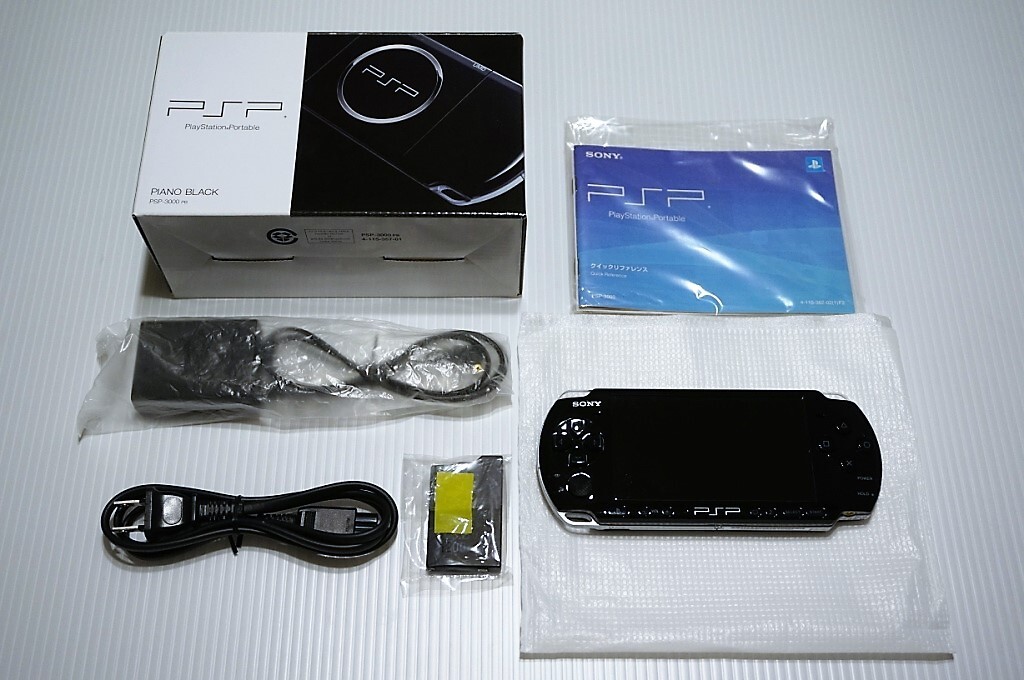 Sony PSP-3000 Black Console Near Mint Memory Card Included