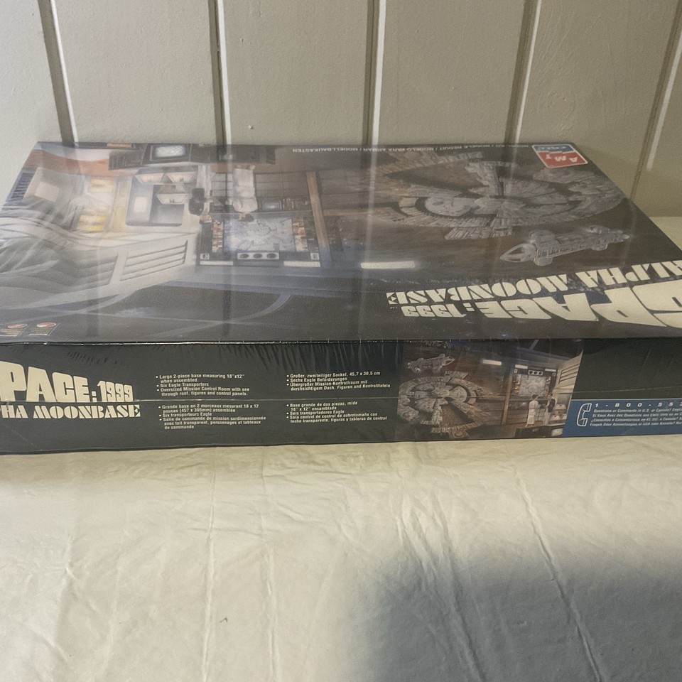 VTG 1998 NIB SEALED AMT Ertl MODEL KIT Skil2 Space 1999 Alpha Moonbase ...