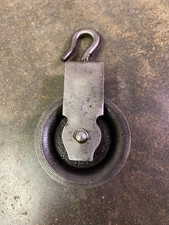 Ancienne  poulie en fer et fonte 13,7 cm