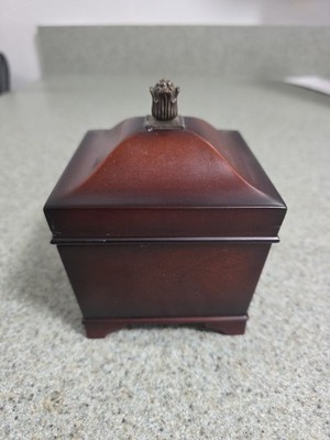 Vtg Bombay Company Musical Cherry Wood Velvet Lined Ring Box Jewelry Box.