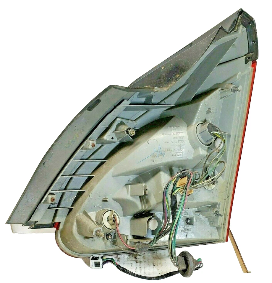 Conjunto de luz trasera izquierda Nissan Máxima 2004-2008 negra 26525-7Y025 Foto 2 de 3