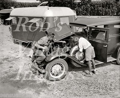 Flapper Era 1920s Car Travel Trailer Vintage 5th Wheel Tourist Photo Collectibles Monomagazine Automobilia