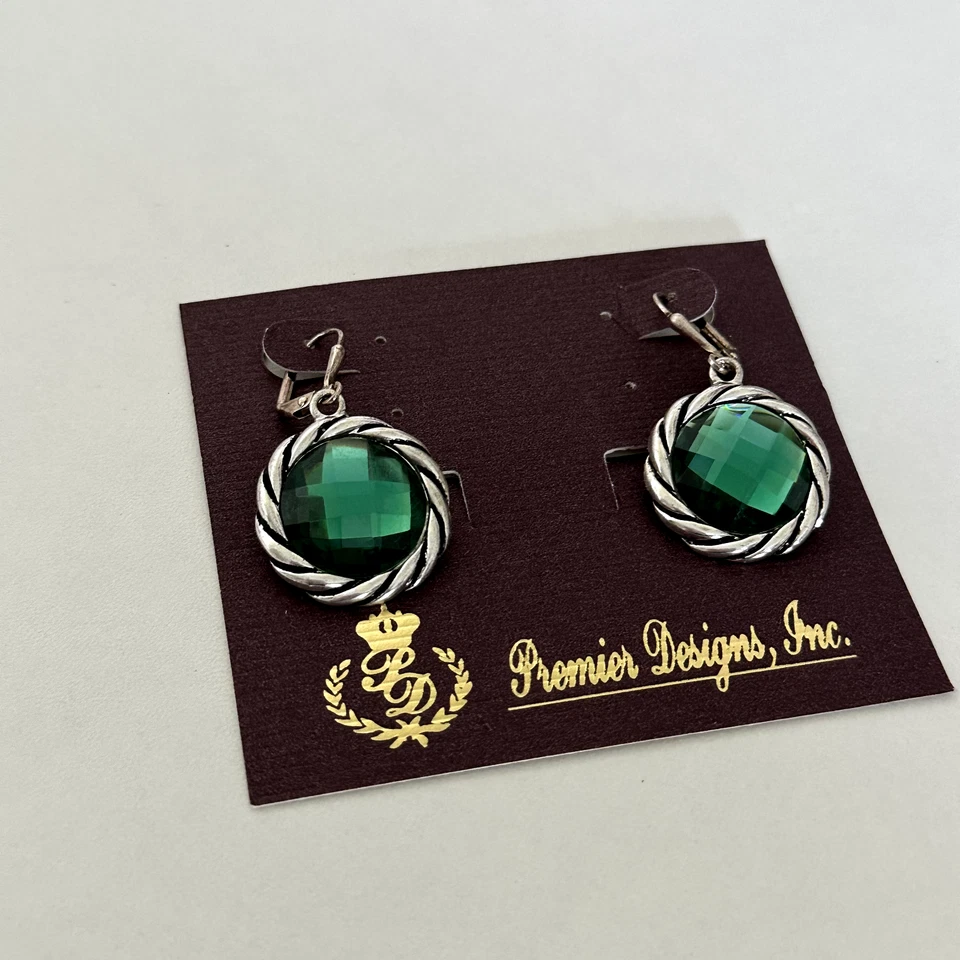 Pendientes colgantes Premier Designs acrílico verde con estrás tono plata Foto 3 de 4