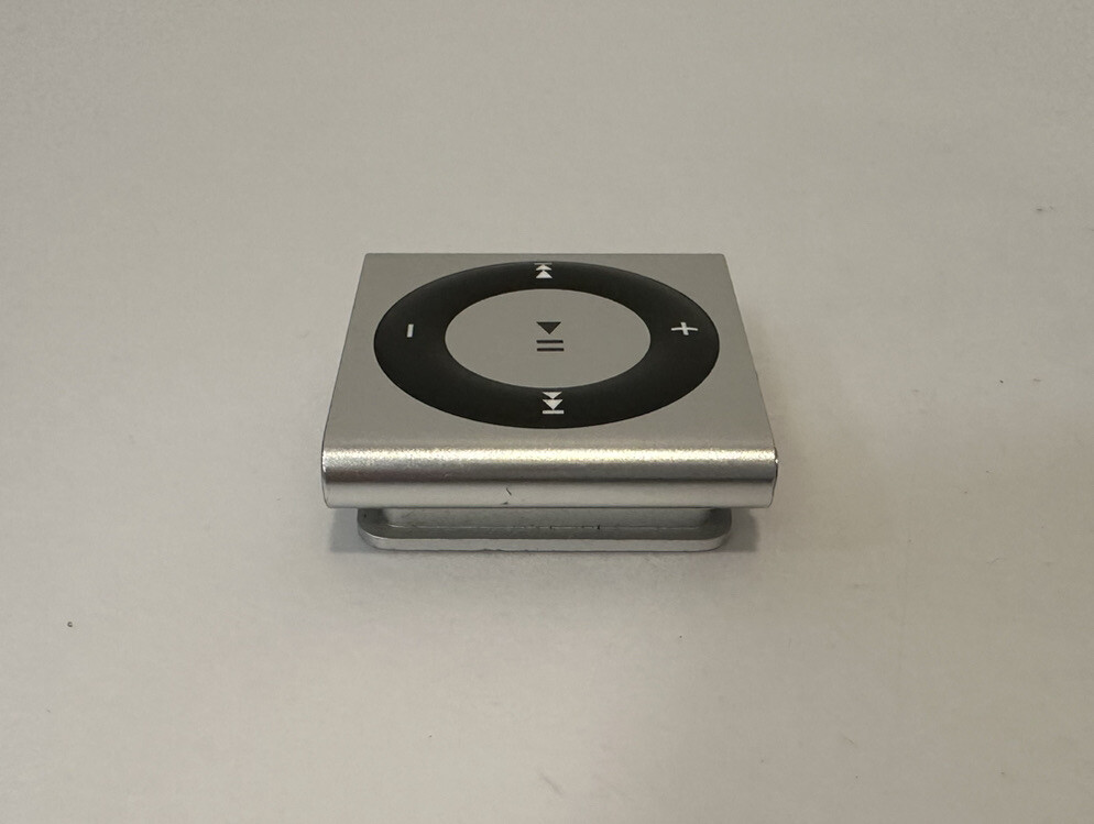Apple iPod Shuffle 4th Generation Silver (2 GB) Works Great