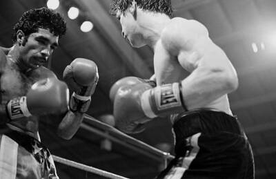 Jorge Morales Blocks The Punch From Ray Mancini Old Boxing Photo