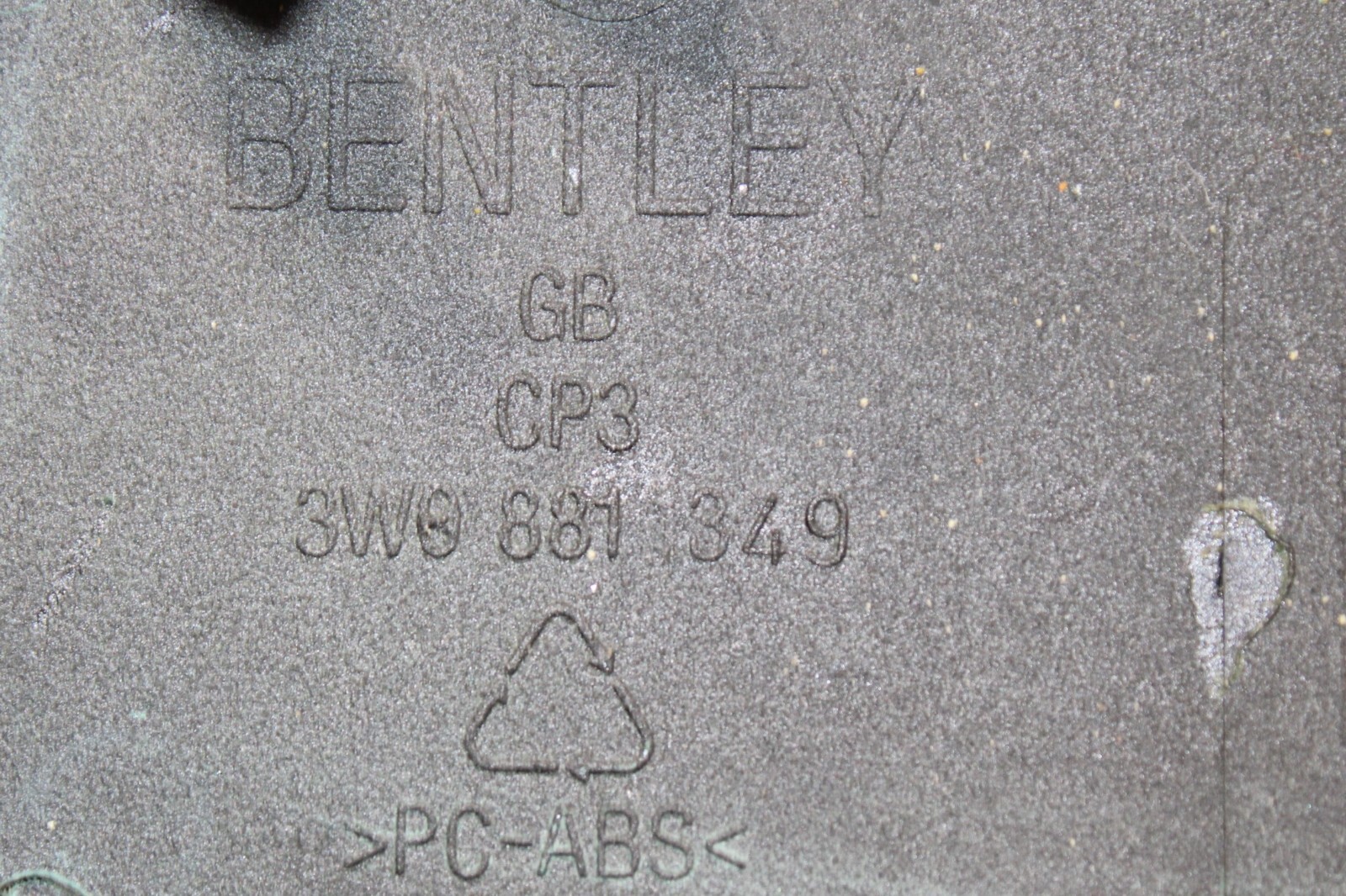 2003 - 2010 BENTLEY CONTINENTAL FRONT LEFT DRIVER SIDE SEAT PIVOT COVER TRIM OEM