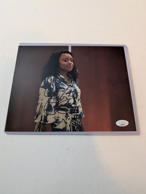 QUINTA BRUNSON ABBOTT ELEMENTARY ''JANINE'' HAND SIGNED PHOTO JSA CERT