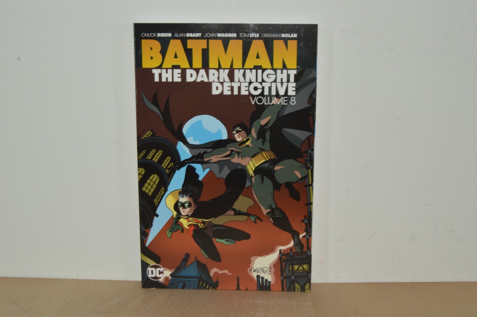 Batman The Dark Knight Detective Volume 8 - DC Comics (#V1) 1st Printing